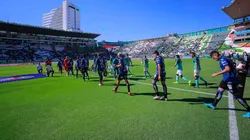 Maltrato de fanáticos de León a jugadores del Querétaro y conato de bronca en el Nou Camp