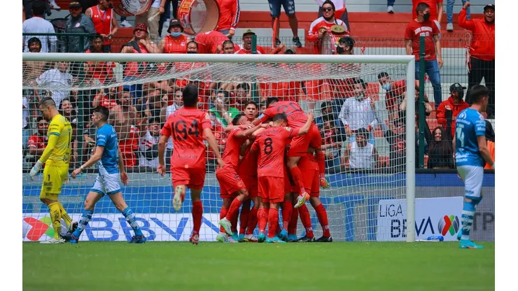 Toluca derrotó a Puebla y le da aire a Ambriz