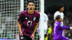 Uriel Antuna anota para México, que se va a Qatar 2022.