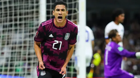 Uriel Antuna anota para México, que se va a Qatar 2022.
