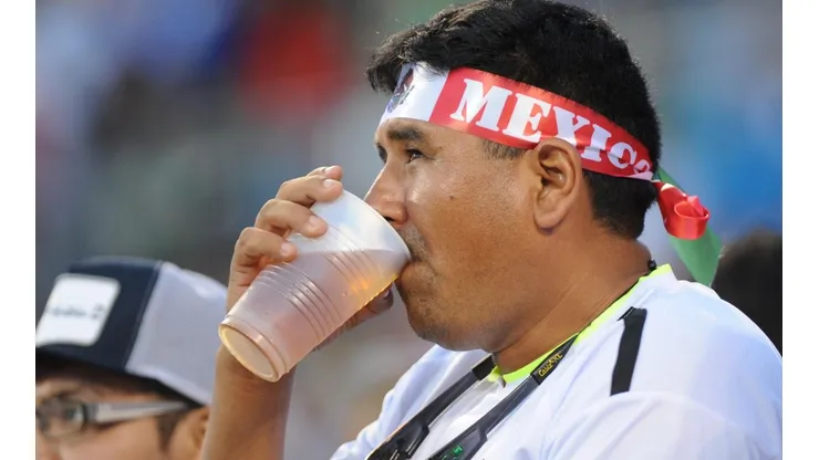 Cerveza sin alcohol: Un cambio que se planteó en La Mañanera de AMLO para el futbol mexicano