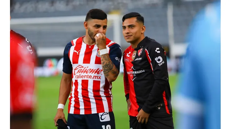 ¿Y Chivas? Encuentran en el perfil de Facebook de Alexis Vega una foto que demuestra su cariño por otro club de México