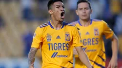 Raymundo Fulgencio acompañado de Florian Thauvin.