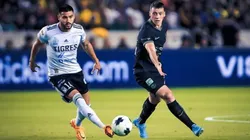 Juan Sánchez, de Tigres, en duelo con Federico Viñas.