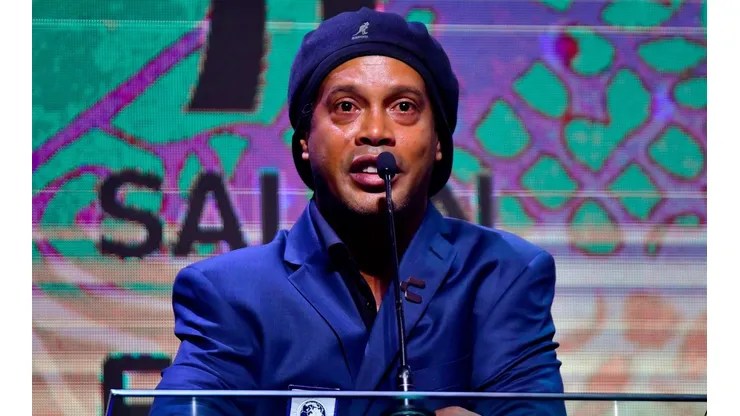 Ronaldinho fue parte de los Gallos Blancos entre 2014 y 2015