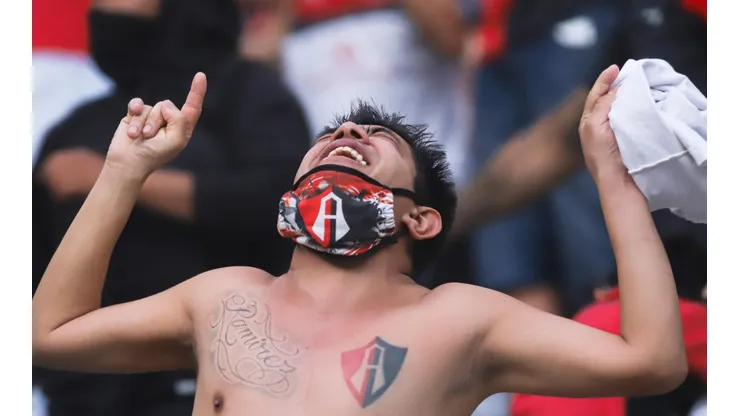 Esteban Hernández es el último fan que sigue hospitalizado