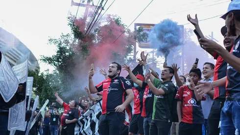 Piden ayuda para localizar a 19 fanáticos de Atlas que fueron parte de los disturbios