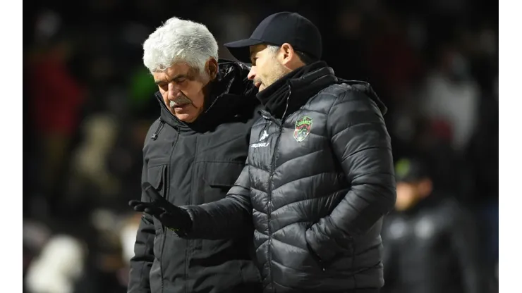 Ricardo Ferretti con su auxiliar técnico Rafael Puente del Río