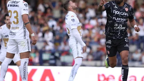 Rodrigo Aguirre y Álvaro Morales fueron los verdugos de Pumas.