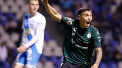Leonardo Suárez en el festejo del empate a dos goles.