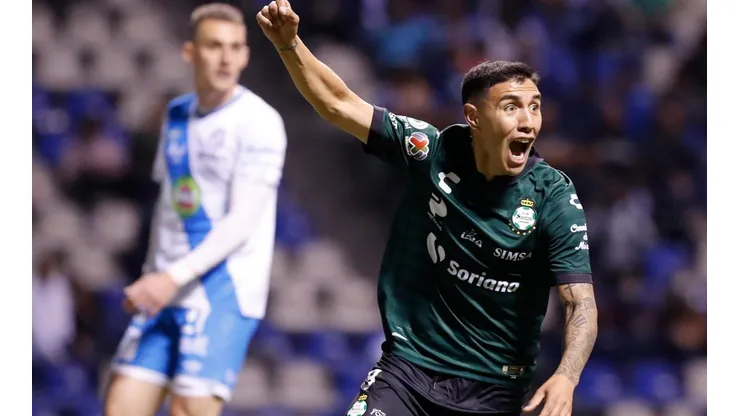 Leonardo Suárez en el festejo del empate a dos goles.