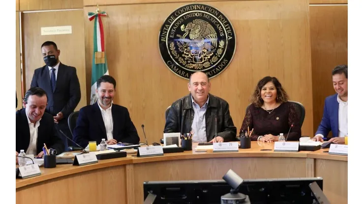 Mikel Arriola y Yon de Luisa en reunión con Rubén Moreira y Mary Jose Alcalá.