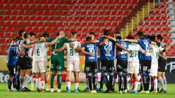 Rayos y Gallos Blancos en la pausa para la reflexión al minuto 62.