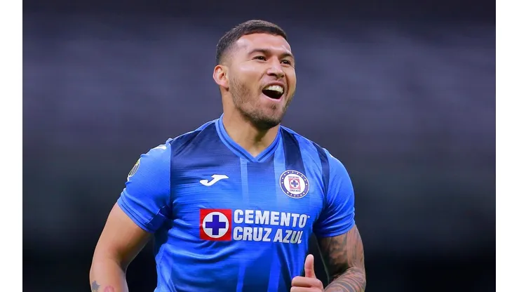 Juan Escobar le da la victoria a Cruz Azul con un golazo.