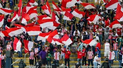 Aficionados de las Chivas del Guadalajara en el estadio Akron.