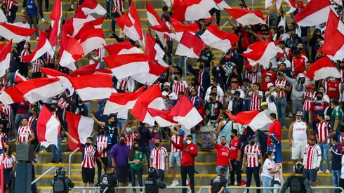 Aficionados de las Chivas del Guadalajara en el estadio Akron.