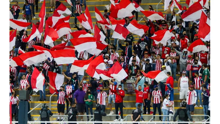 Aficionados de las Chivas del Guadalajara en el estadio Akron.