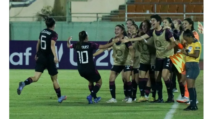 Anette Vázquez marcó el gol del triunfo y del pase al Mundial.