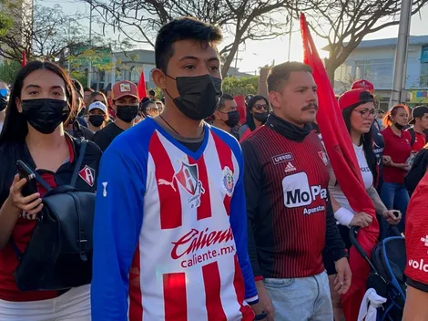 Aficionados de Atlas y Chivas marchan juntos por justicia
