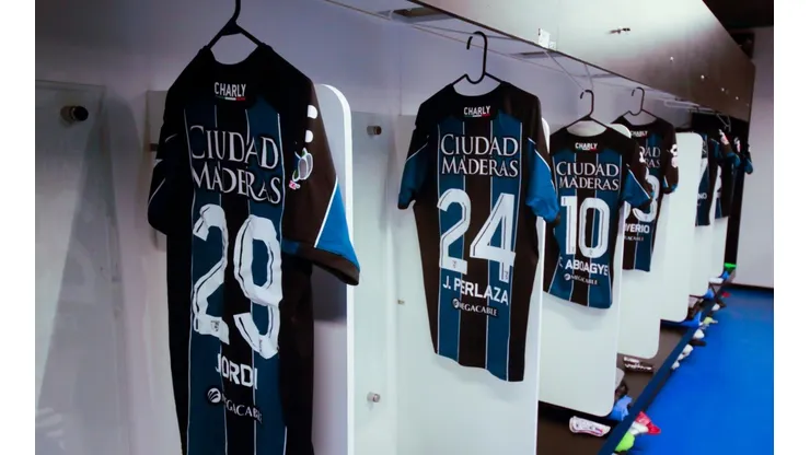 Delincuentes robaron 500 playeras de Gallos Blancos