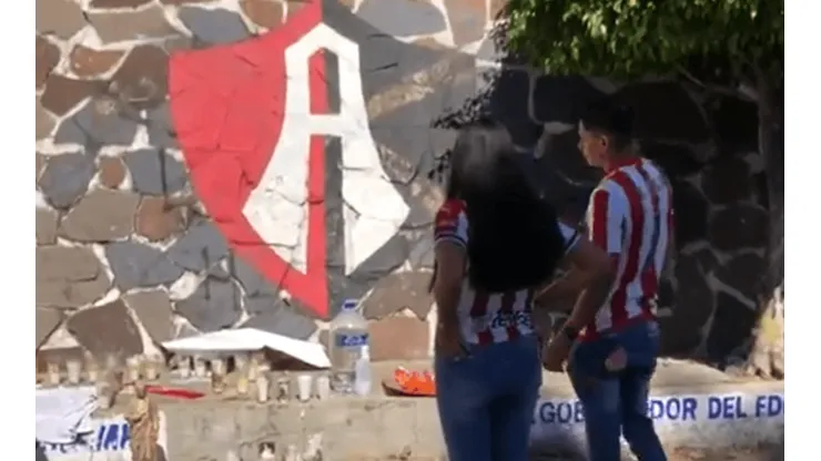 Aficionados de Chivas se unen a los de Atlas.