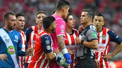 El árbitro Fernando Hernández causó controversia en el partido Chivas contra Puebla.