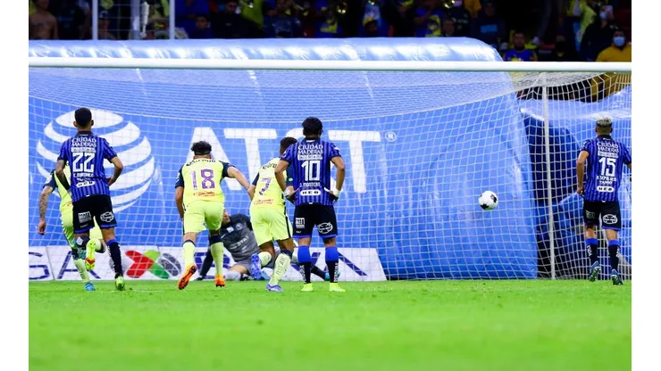 Con gran frialdad, Angel Sepúlveda cobró el penalti para arrancarle el empate al América.