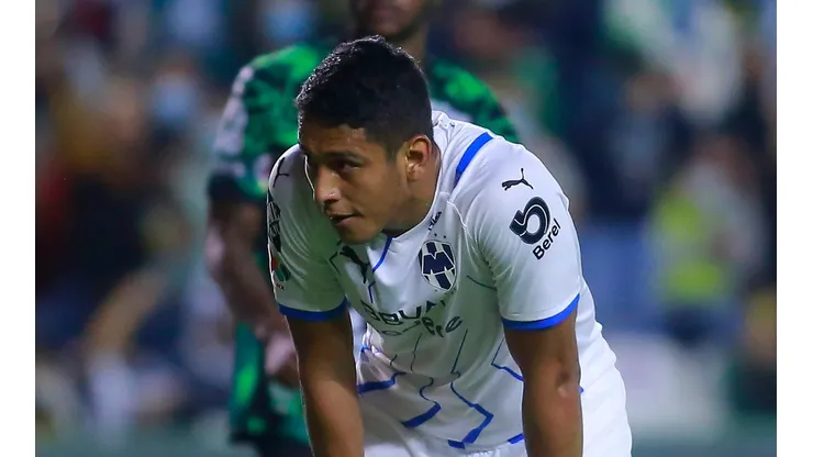 De héroe a villano: Luis Romo cobró con Monterrey un penal igual que con la Selección de México, pero lo falló