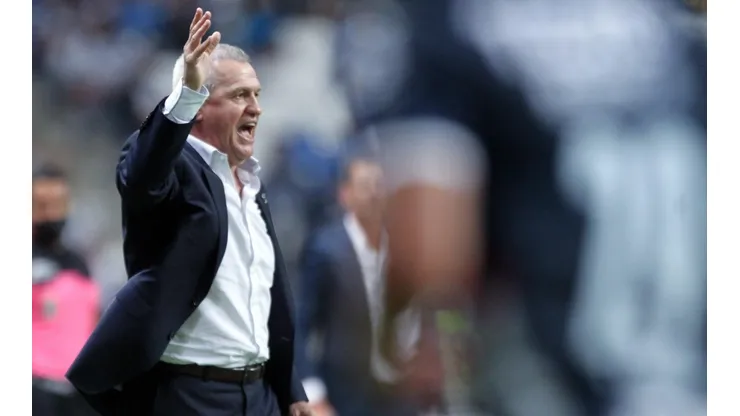Javier Aguirre no endereza el rumbo en Monterrey