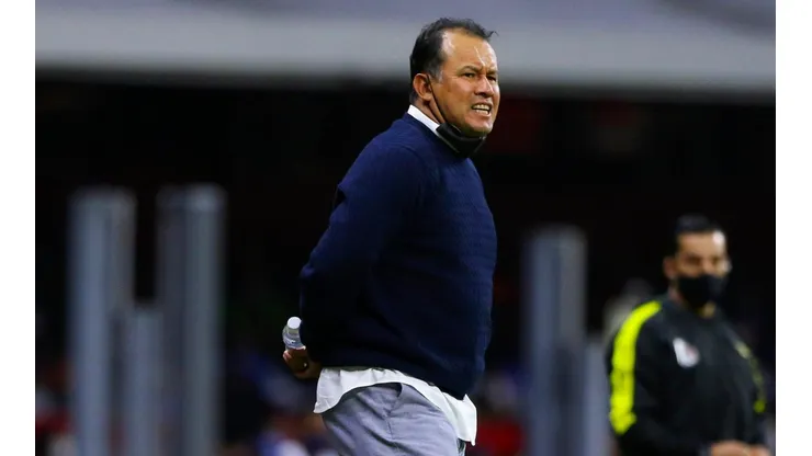 Reynoso en la caída ante Necaxa