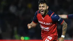 Alexis Vega cerca de irse de Chivas.