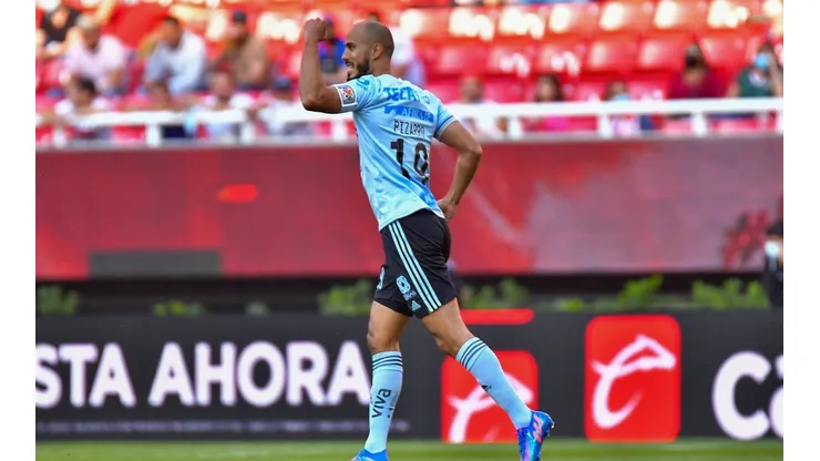 VIDEO: Guido Pizarro apareció libre para adelantar a Tigres ante Chivas