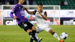 Nicolás Benedetti ante la presión de José Juan Vázquez.