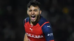 Chivas gana y respira en la Liga MX.