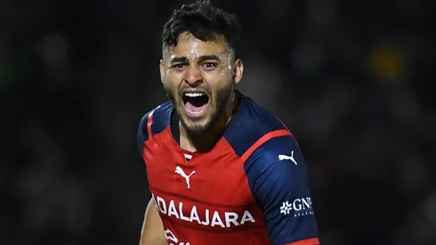 Chivas gana y respira en la Liga MX.