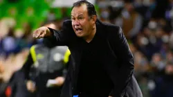 Reynoso en la visita al Estadio León