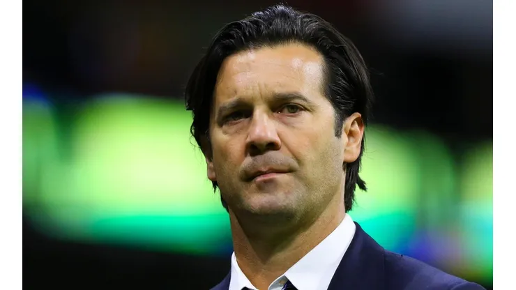 Santiago Solari está atravesando un terreno pantanoso...