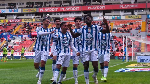 Los Tuzos celebran el gran gol de Avilés Hurtado.