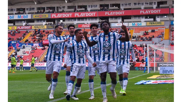 Los Tuzos celebran el gran gol de Avilés Hurtado.