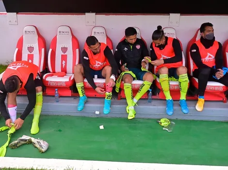 ¡Inaudito! Se atrasó el inicio del partido Necaxa-Pachuca porque ¡los Rayos traían las medias cortadas!