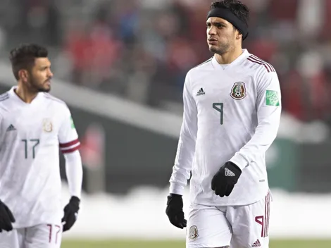 Raúl Jiménez estalló tras el penal no sancionado para el Tri ante Jamaica