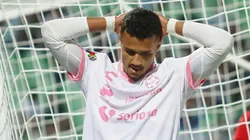 Alessio da Cruz en su último partido con Santos ante Toluca.