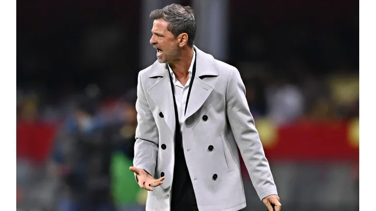Diego Cocca en su visita al Azteca