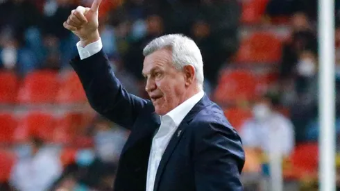 Javier Aguirre en la visita al Necaxa