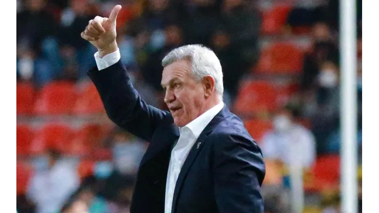 Javier Aguirre en la visita al Necaxa