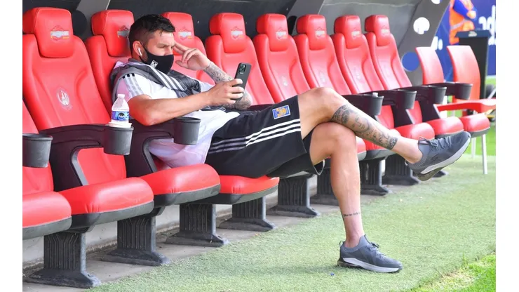 Gignac es fan de presumir su lujosa indumentaria cada que puede