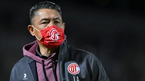 Ambriz tuvo un debut para el olvido.