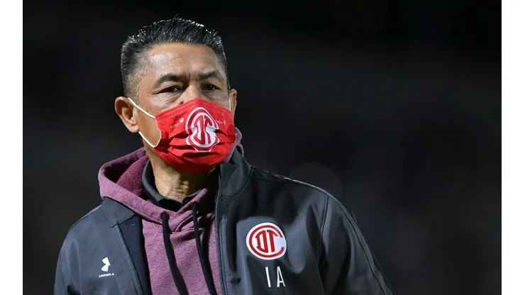 Ambriz tuvo un debut para el olvido.