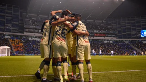 Festejo del América por el gol de Salvador Reyes ante su ex equipo.