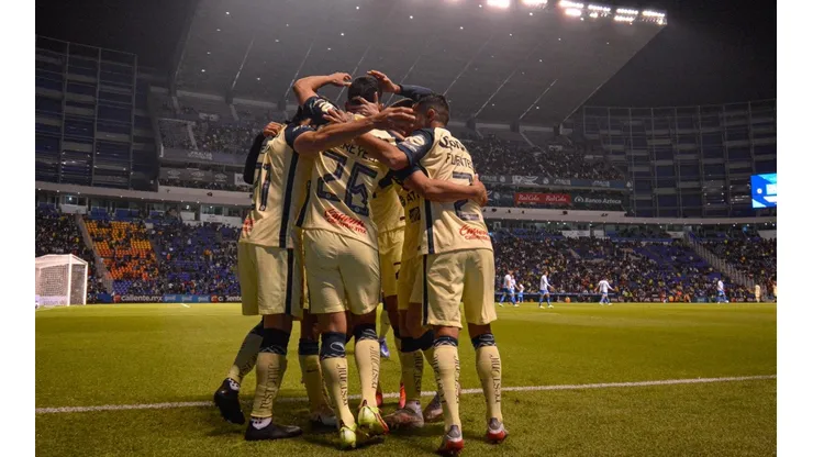 Festejo del América por el gol de Salvador Reyes ante su ex equipo.